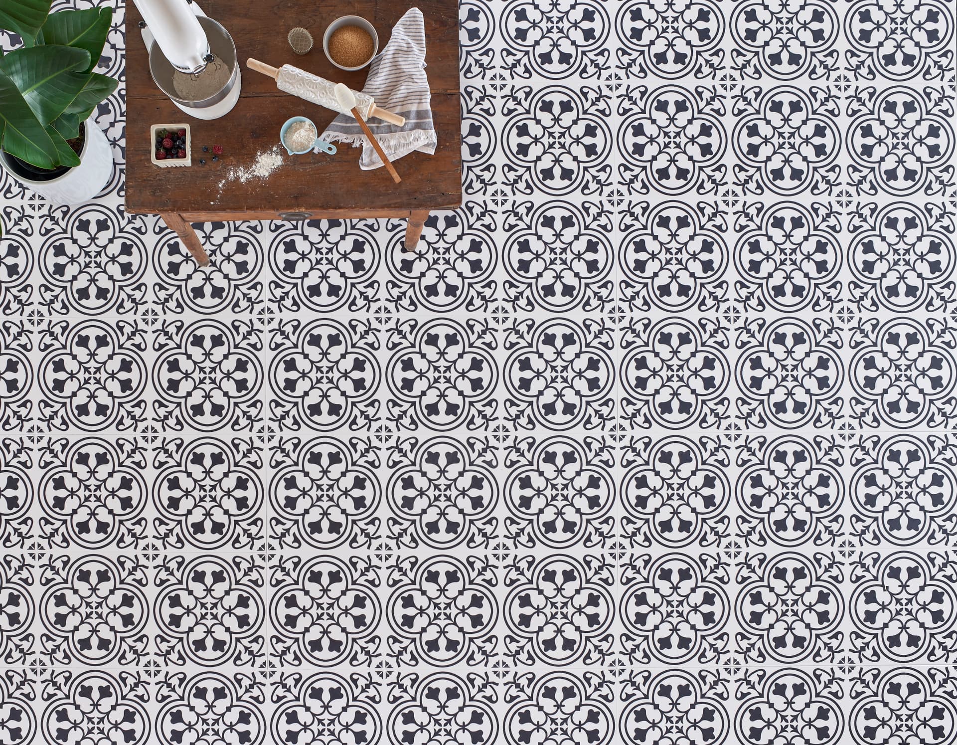 Luxury Vinyl ADURA®APEX Trellis Iron APX070 | Mannington