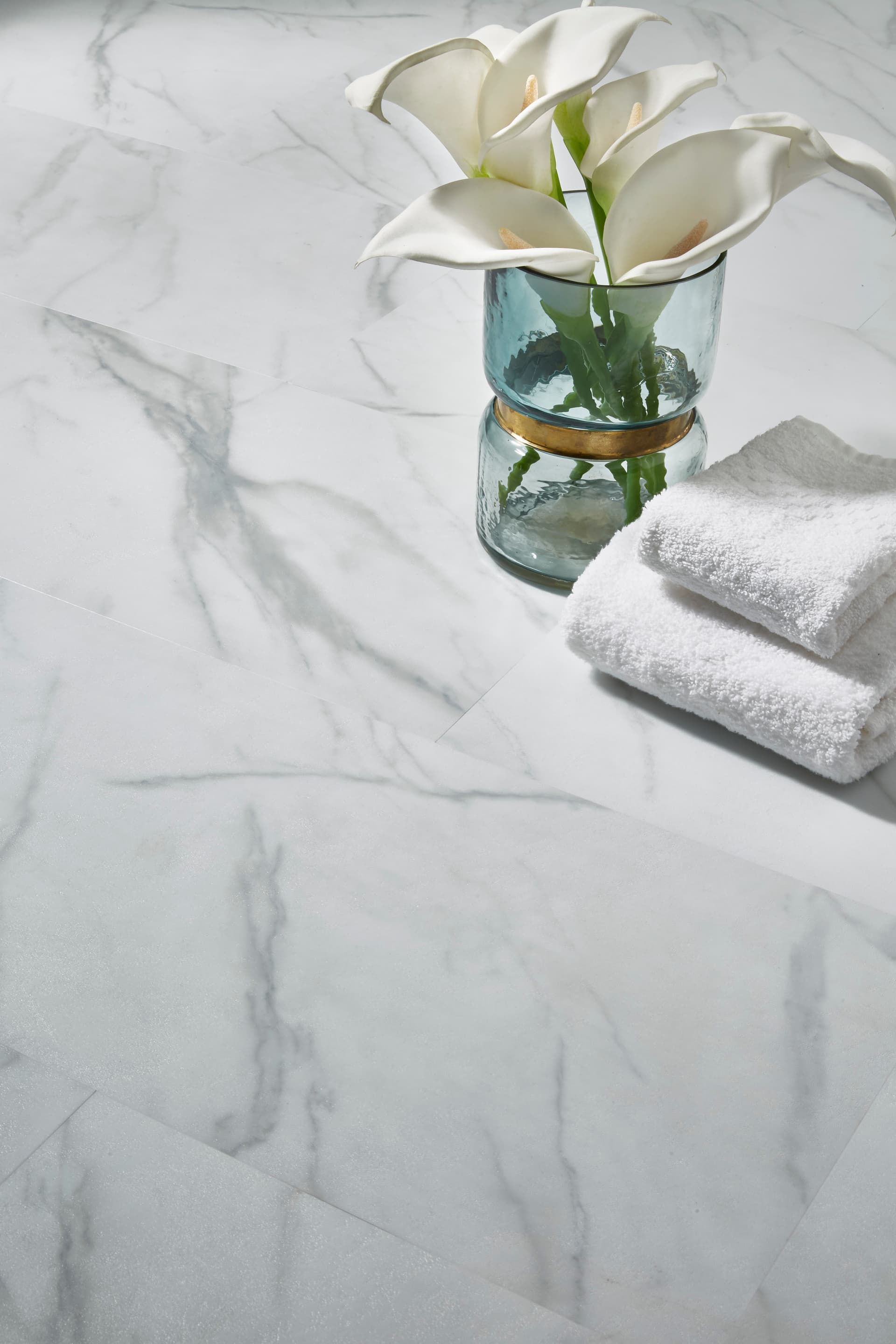 Luxury Vinyl ADURA®Flex Legacy White with Gray FXR120 Vignette 
