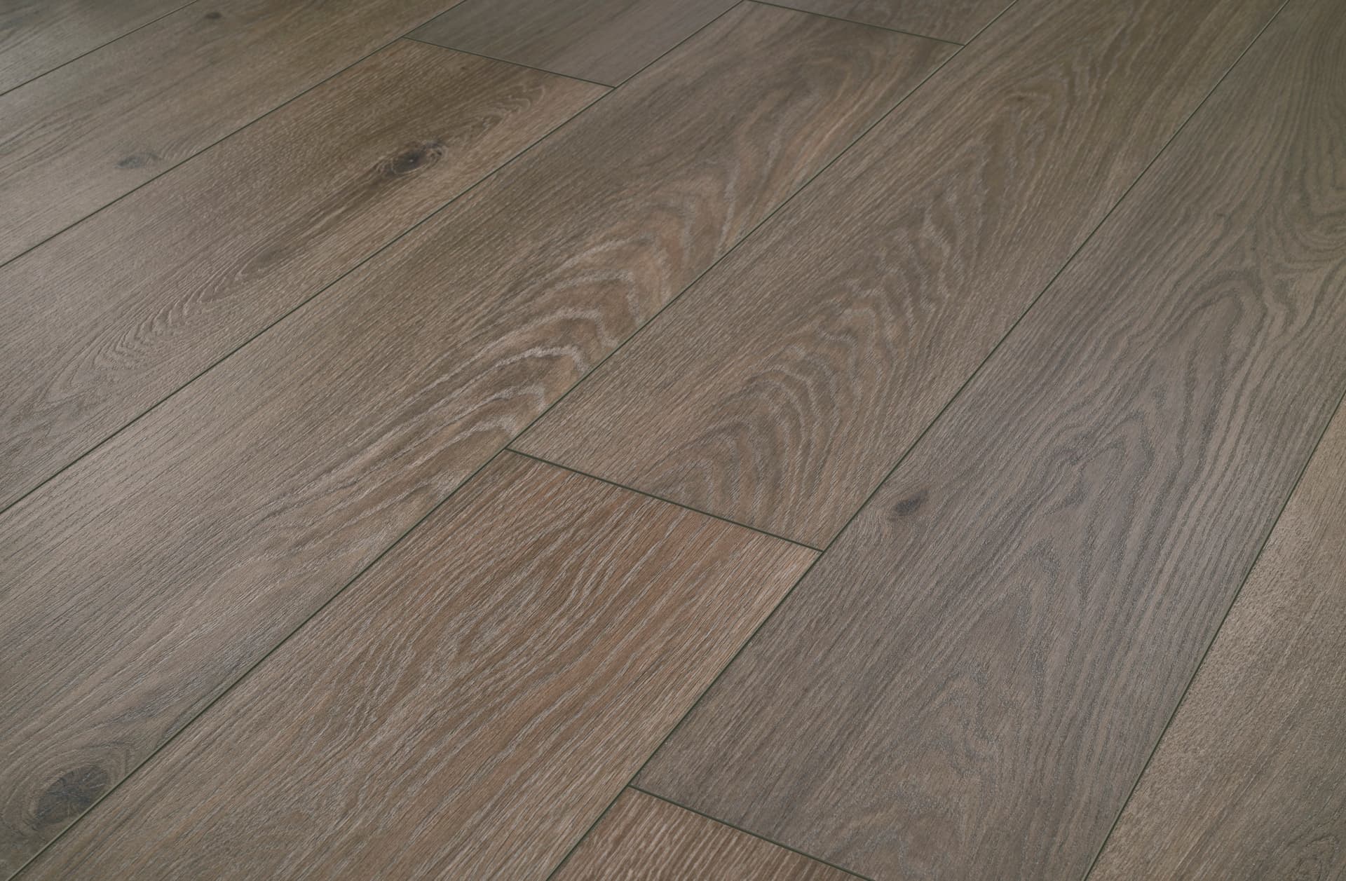 Laminate Restoration Collection® Haven Coffee 28612 | Mannington