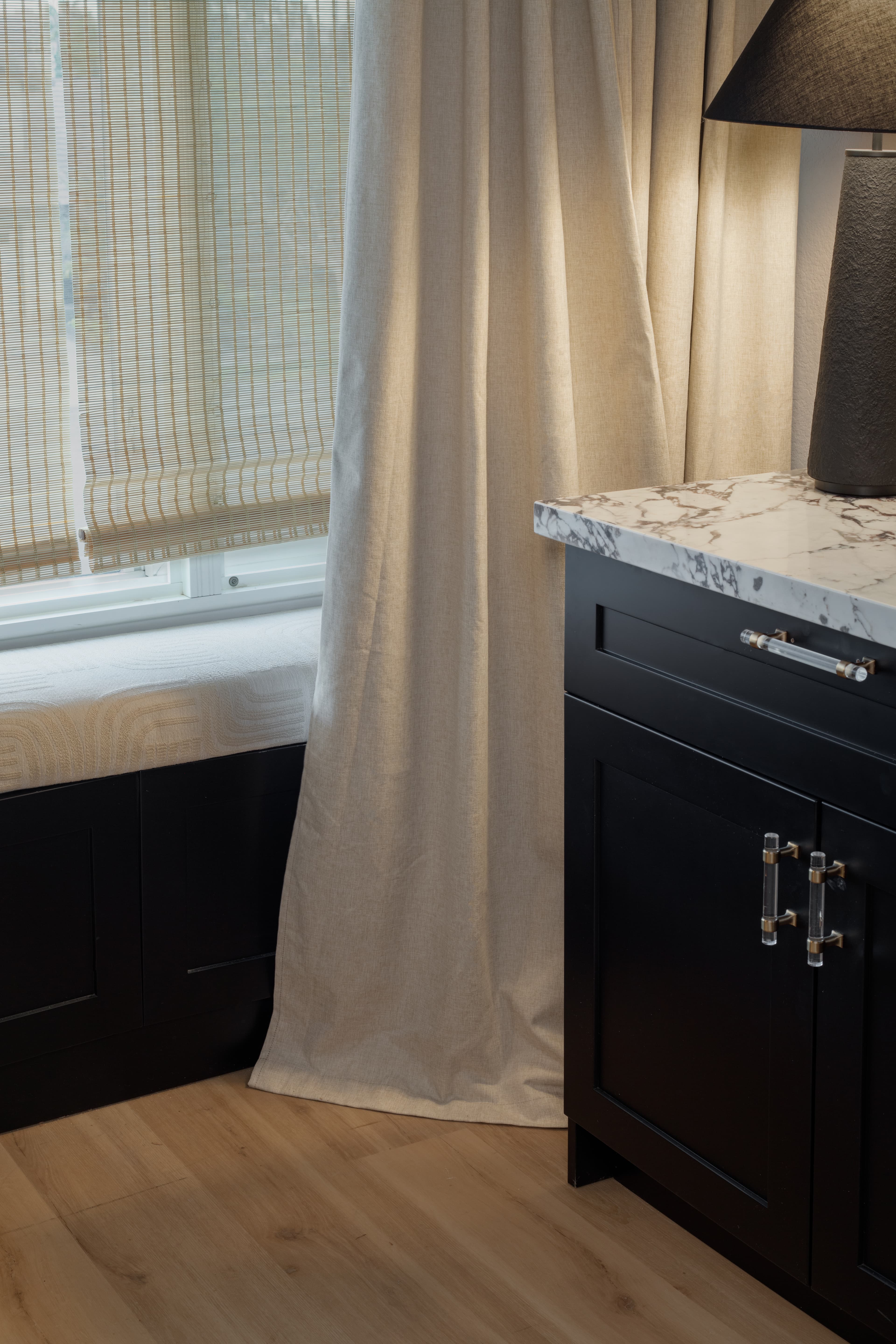 HR - E3 - Swiss Oak Almond - Vertical